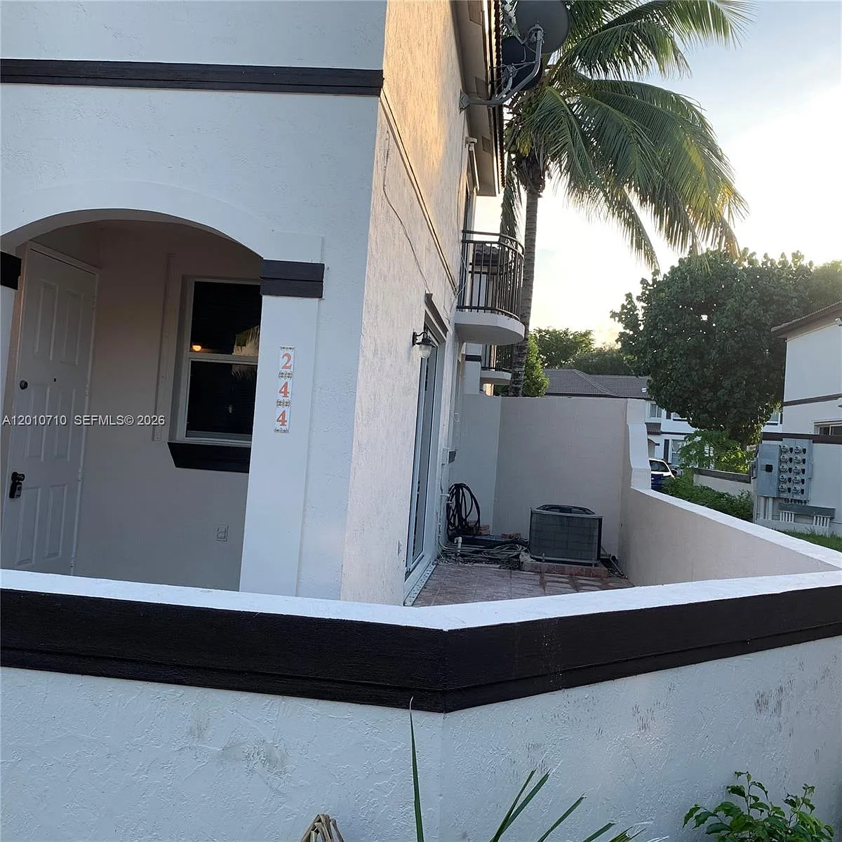 Building Photo - 8625 SW 152nd Ave #204