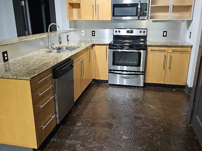 329 E Colorado Blvd #203 — Photo 7