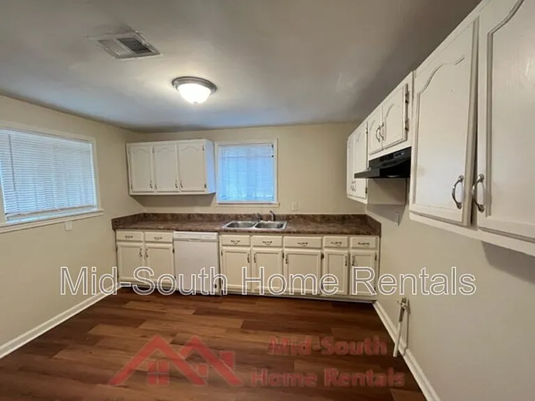 858 Eyers Rd — Photo 7