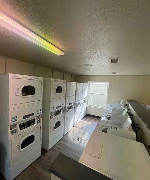 Willow Springs Apartments — Photo 49