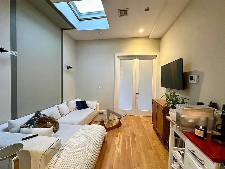250 Melrose St #3L — Photo 6