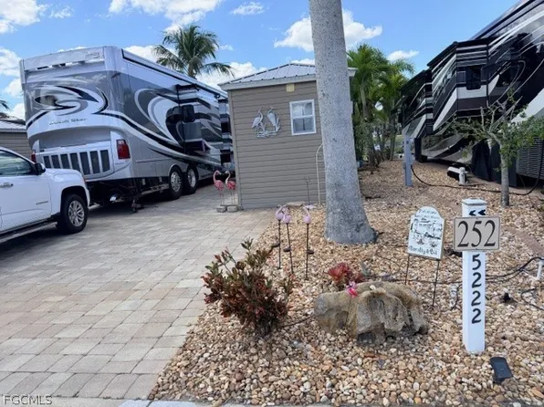 5222 Pineland Daisy Trl, Fort Myers, FL 33905