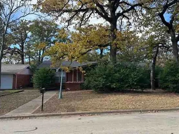1141 Hurstview Dr, Hurst, TX 76053