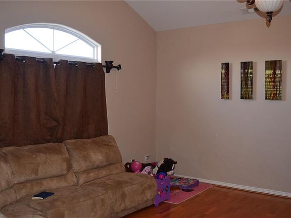 3rd image of 2202 W Sunset Dr
