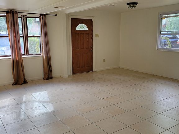 5th image of 219 Glencove Dr