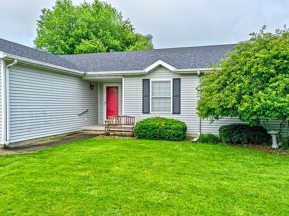 4th image of 2101 Fox Chase Dr