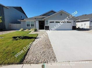 113 S Iceberg Lake Ave, Meridian, ID 83642