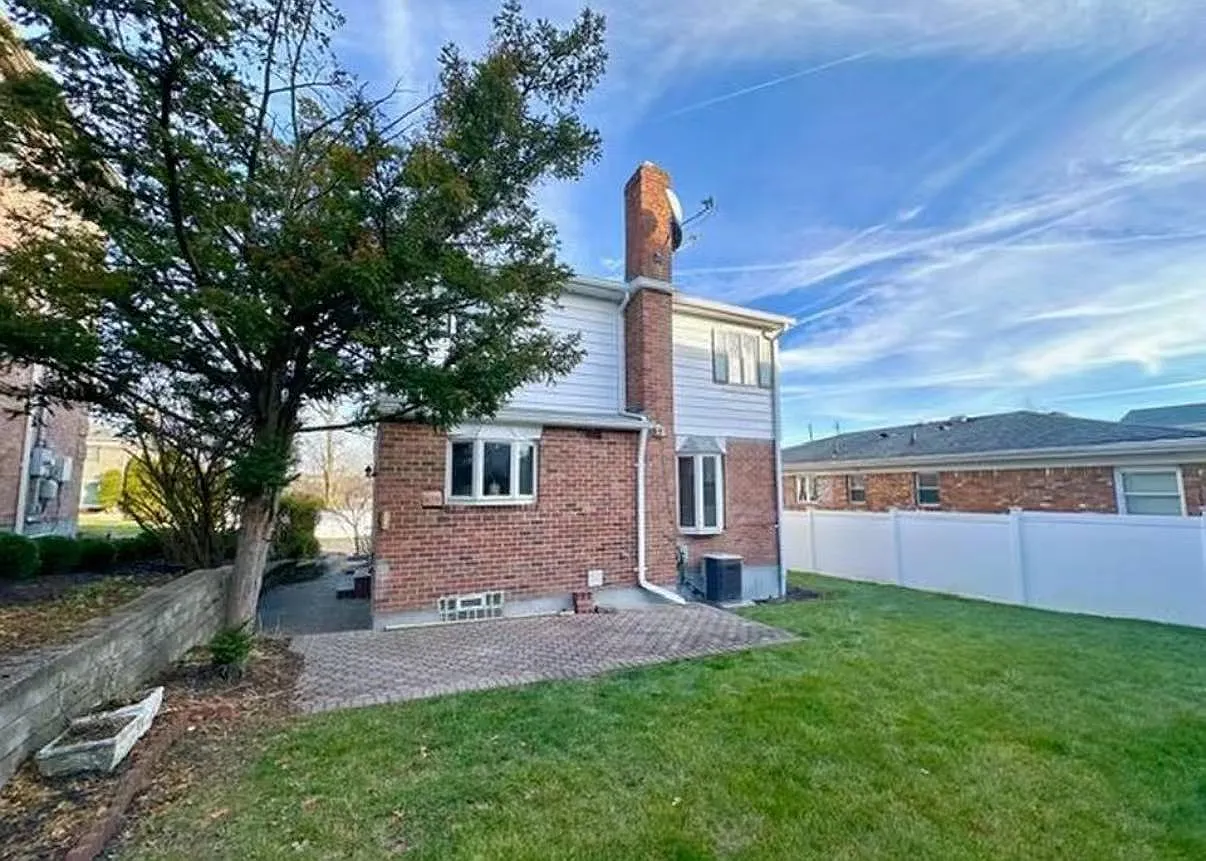 3 bed, 1856 sqft, $5,000 — Photo 3