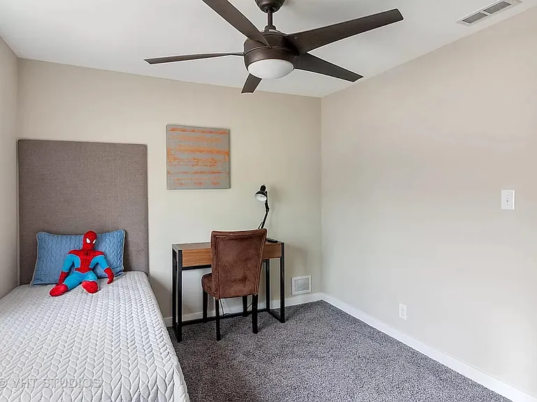 536 Ledochowski St — Photo 8