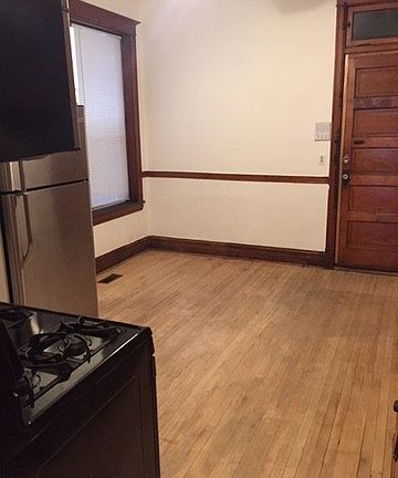 2nd image of 845 N Rockwell St #1F