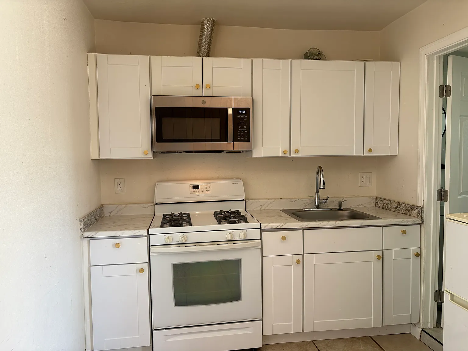 Studio, $1,500 — Photo 4
