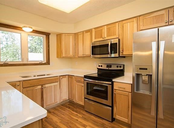 2nd image of 3294 Jefferson Dr