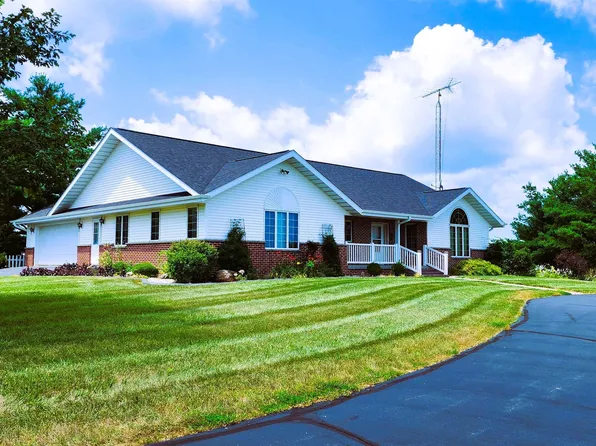 11056 Center Rd, Durand, IL 61024