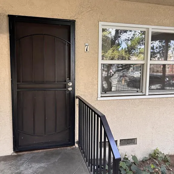 5090 College Ave — Photo 2
