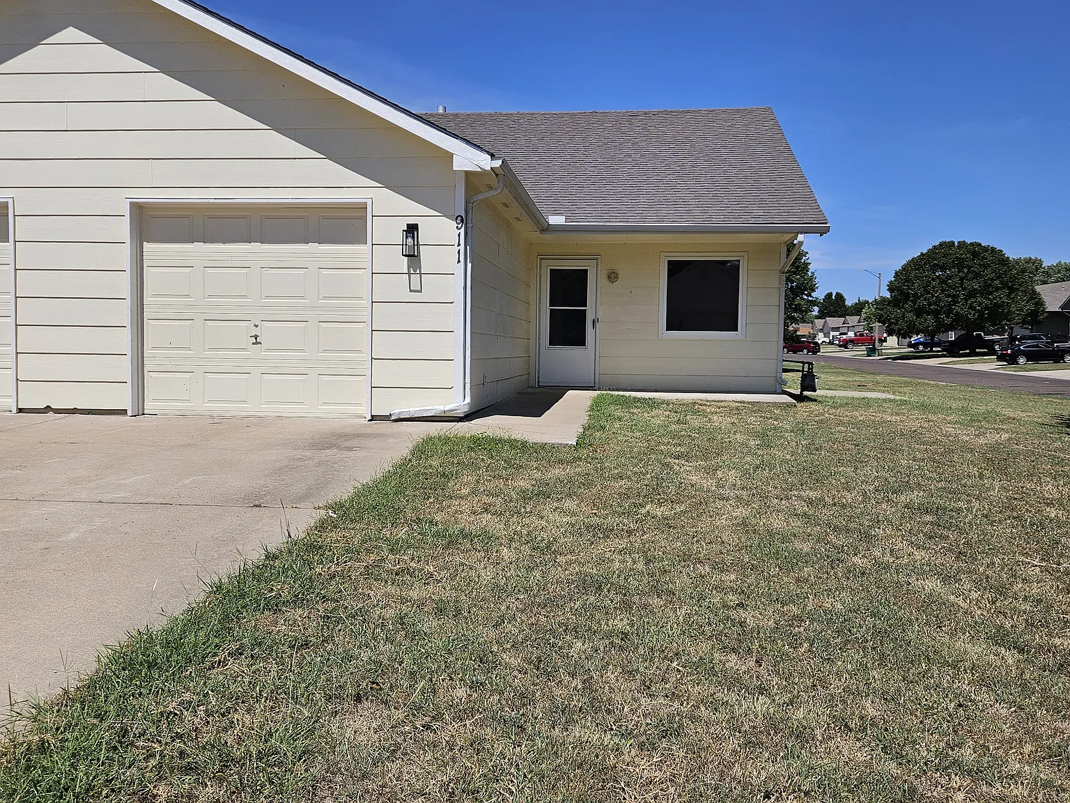 2 bed, 900 sqft, $850 — Photo 2