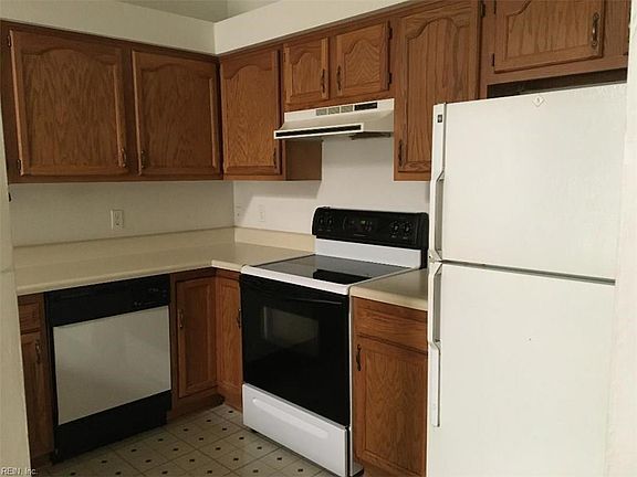 5th image of 205 Andover Ct