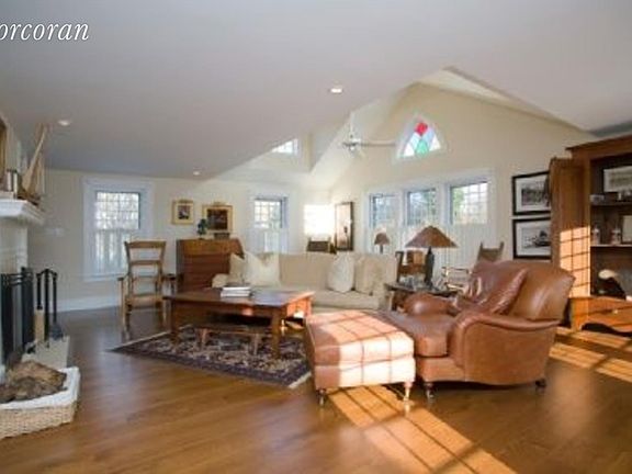 3rd image of 8 Huntington Ln