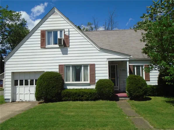 1330 Stewart St, Natrona Heights, PA 15065