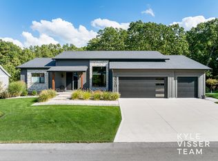 3710 Siebers Ln NE, Grand Rapids, MI 49525