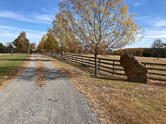 4-rail fence all around.