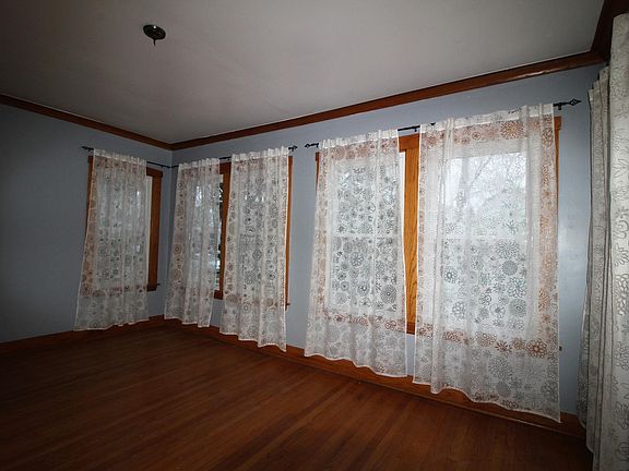 5th image of 5219 N Ludlam Ave #1