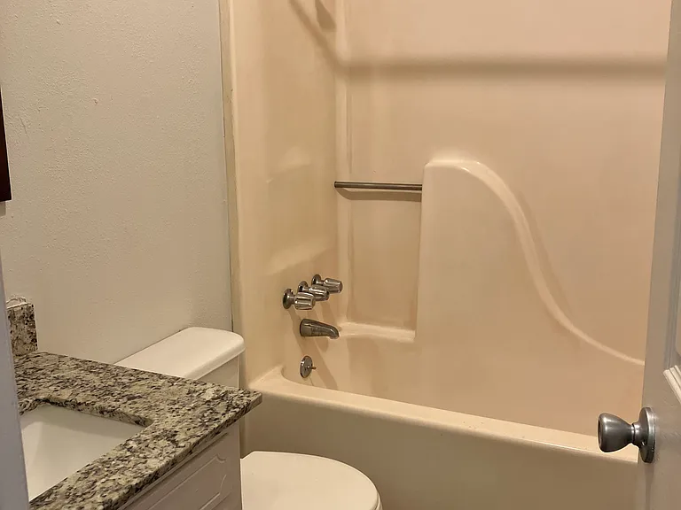230 N 25th Ave #8 — Photo 4
