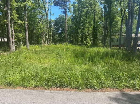311 Lake Forest Rd, Greenwood, SC 29649