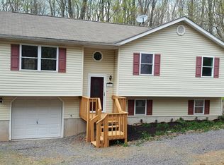 221 Buck Ridge Dr, Drums, PA 18222