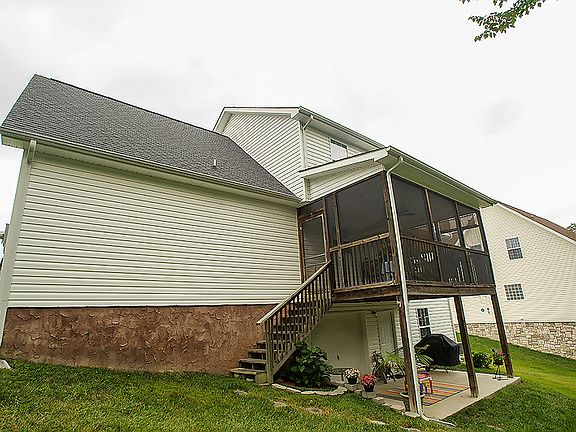 3rd image of 283 Hidden Oaks Dr