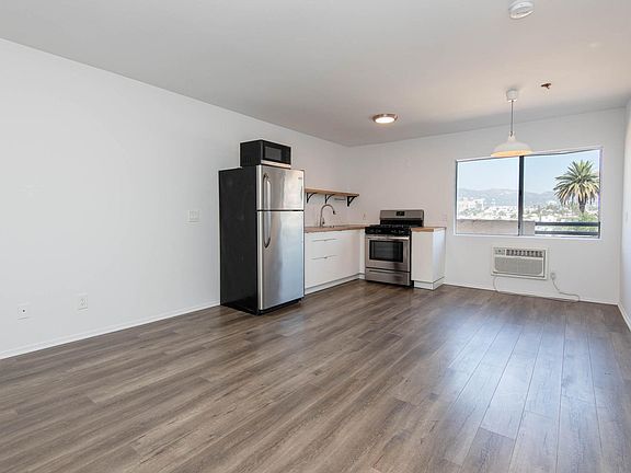 4th image of 3933 Marathon St APT 202A