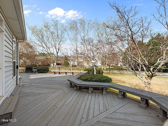 5th image of 112 Pebblebrook Drive