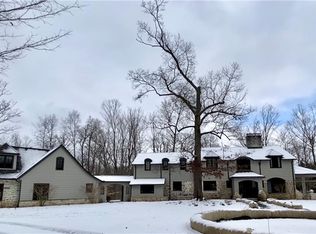 33075 Woodleigh Dr, Pepper Pike, OH 44124