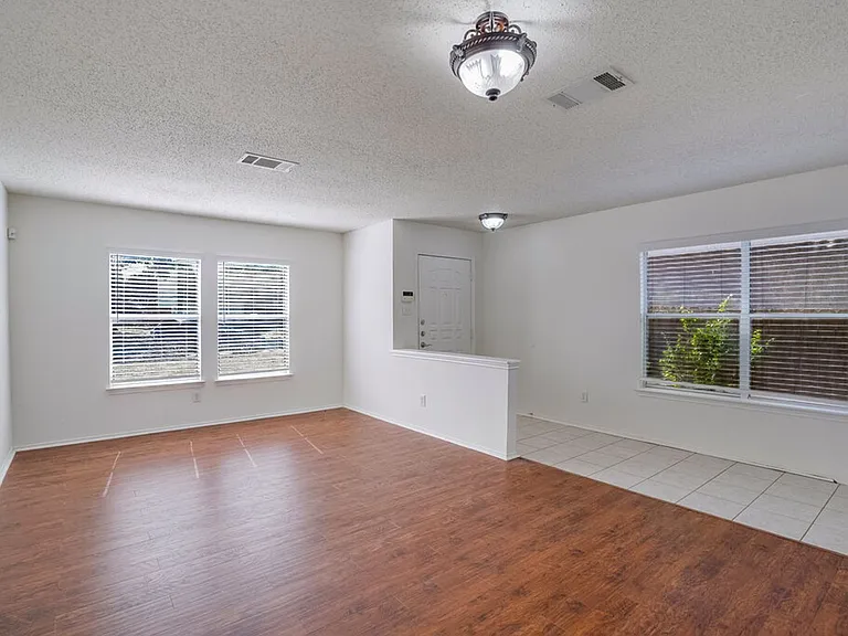 2602 Stapleford Dr — Photo 3