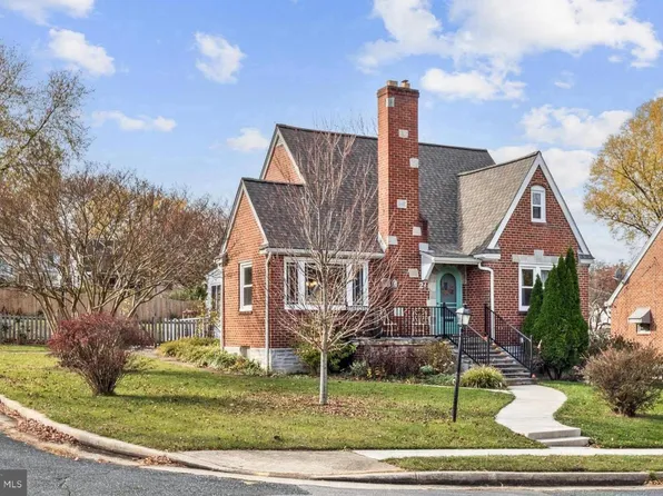 27 Belhaven Dr, Nottingham, MD 21236