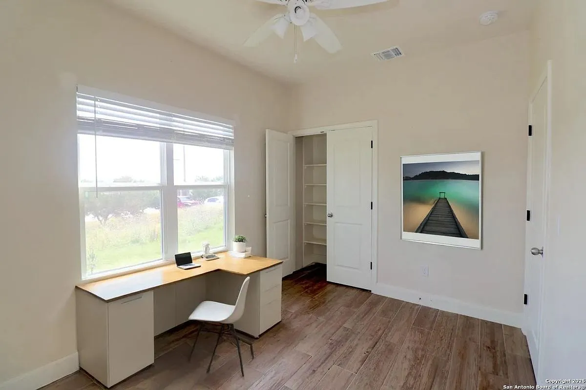 3 bed, 2.0 bath, 1091 sqft, $1,795 — Photo 3