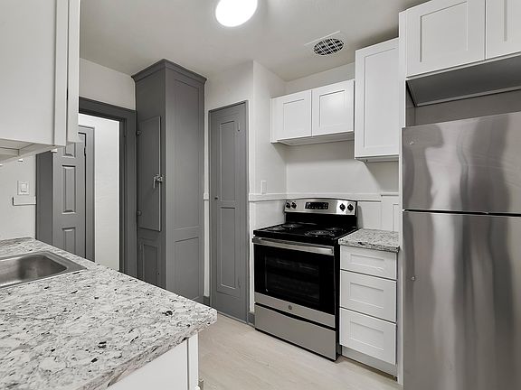 5th image of 211 N E St #10906139