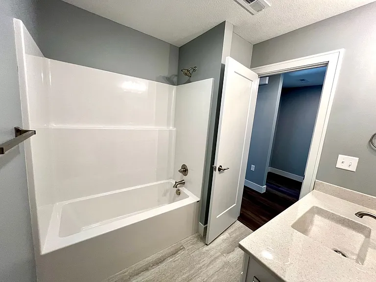 4647 Pierce Dr — Photo 15