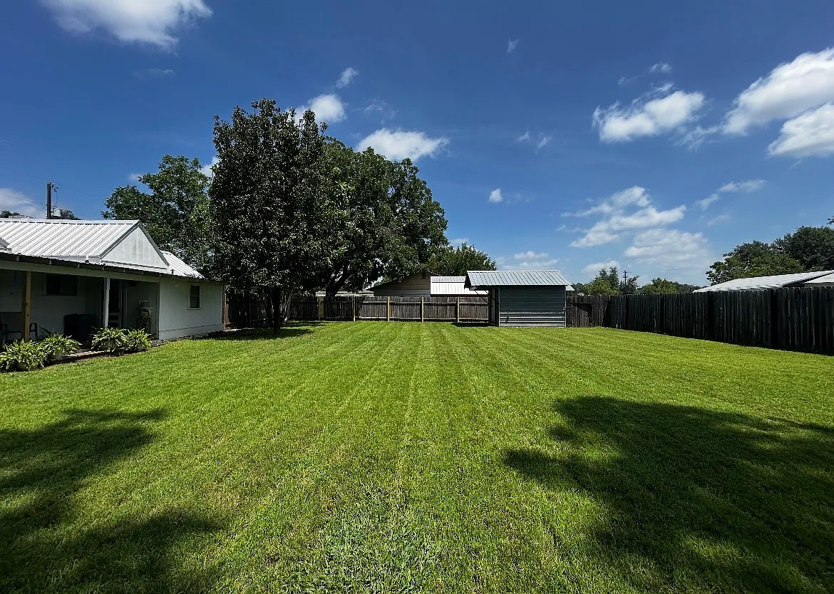 2 bed, 912 sqft, $2,000 — Photo 2