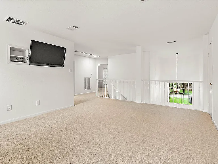 8 Greentwig Pl — Photo 24