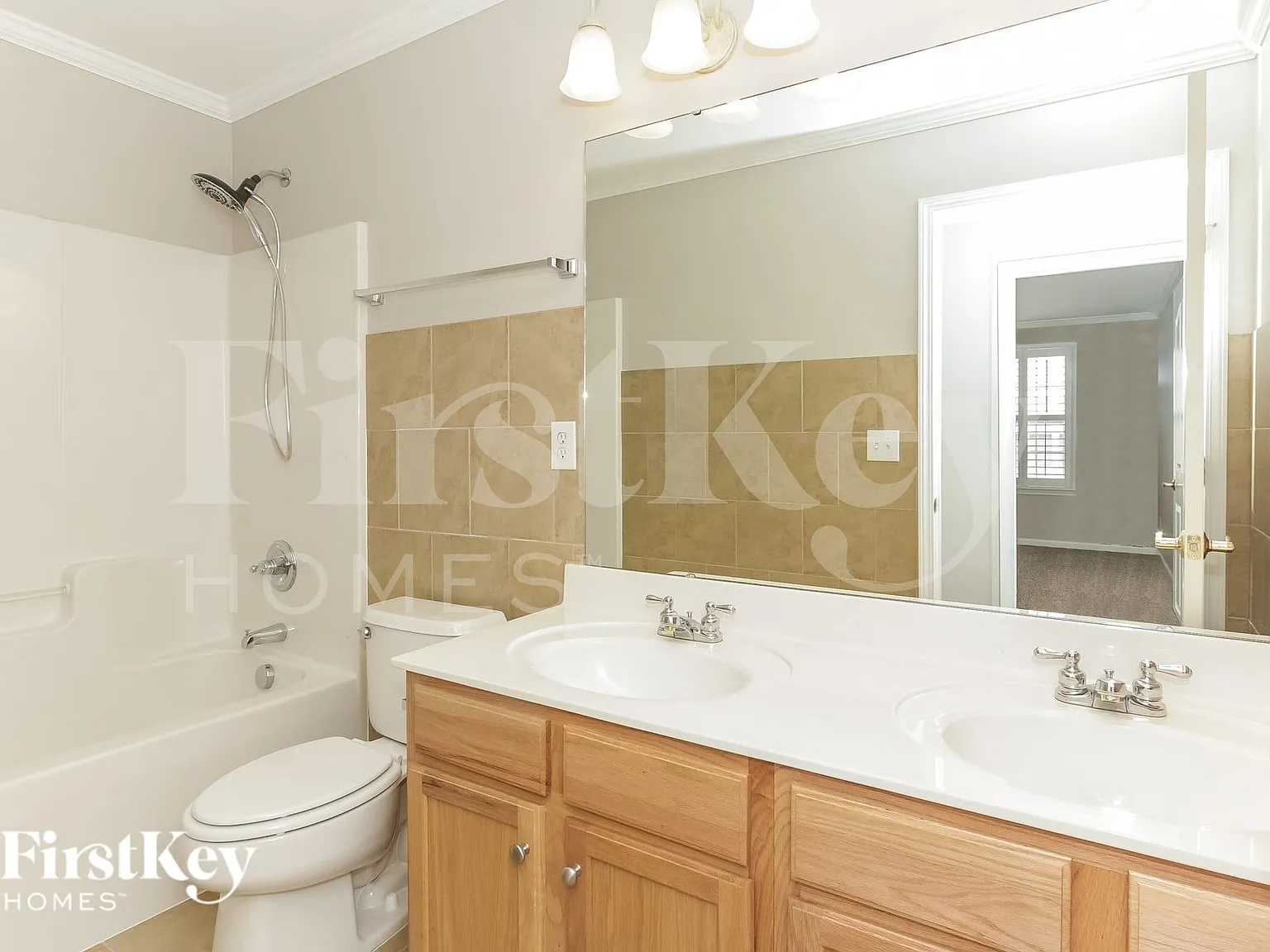 4 bed, 2.5 bath, 3730 sqft, $4,000 — Photo 1