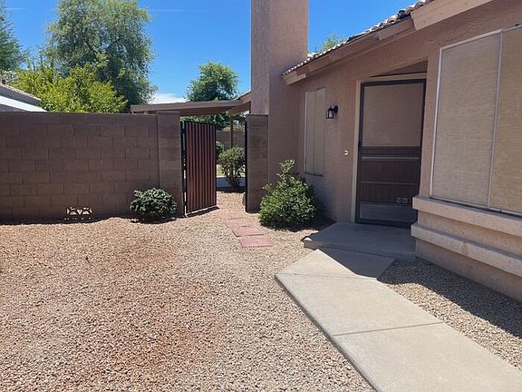 2nd image of 3019 E Topeka Dr