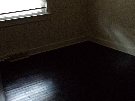 3rd image of 1737 Pender Ave