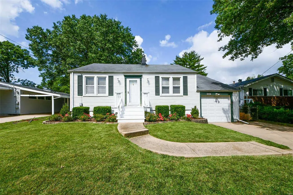 1367 Spellman Ave photo 1