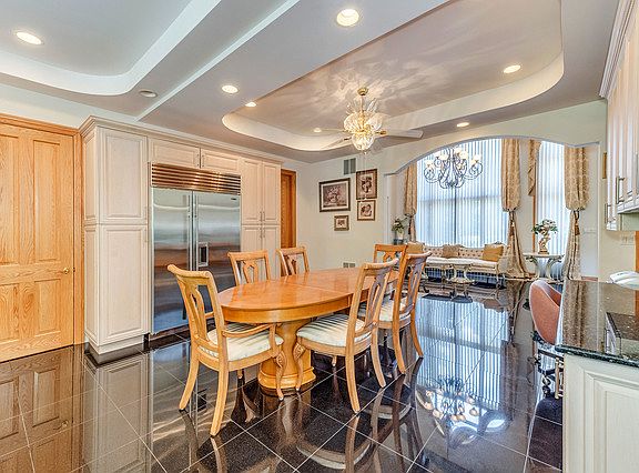 4th image of 1575 Far Hills Dr