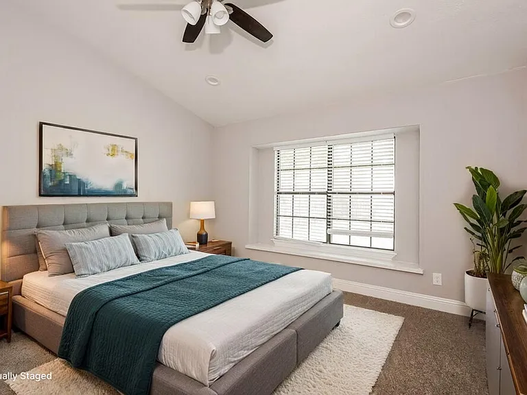 2303 Villanova St — Photo 10