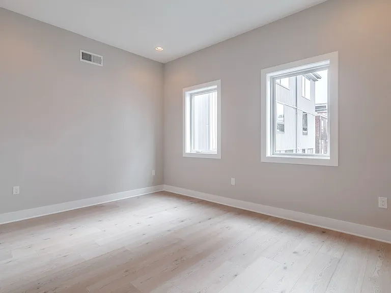 326 Fairmount Ave — Photo 12