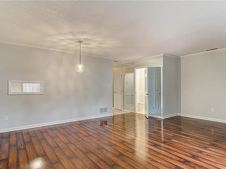 4635 Lawndale Dr — Photo 5