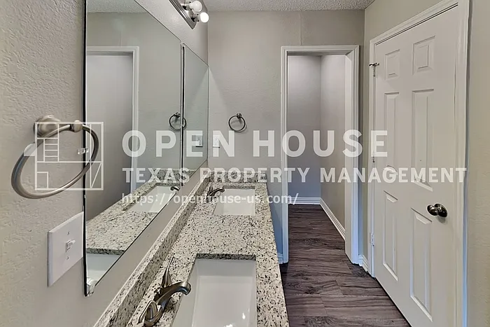 1523 Warwick Dr — Photo 10