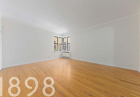 2nd image of 910 Sheridan Ave APT J