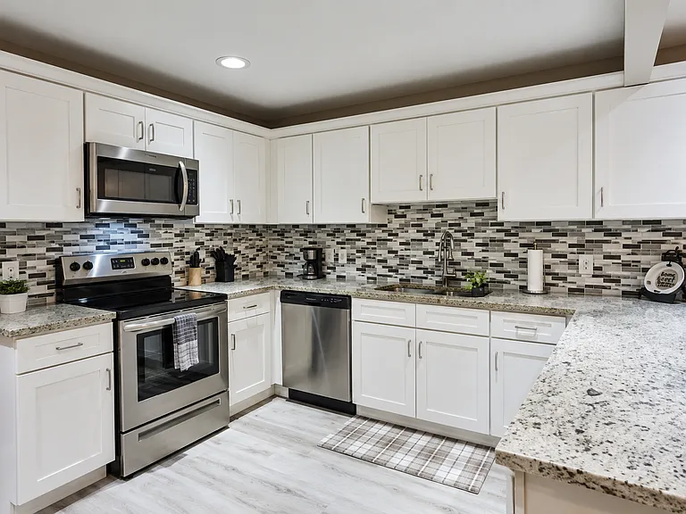 4433 W Oklahoma Ave — Photo 4